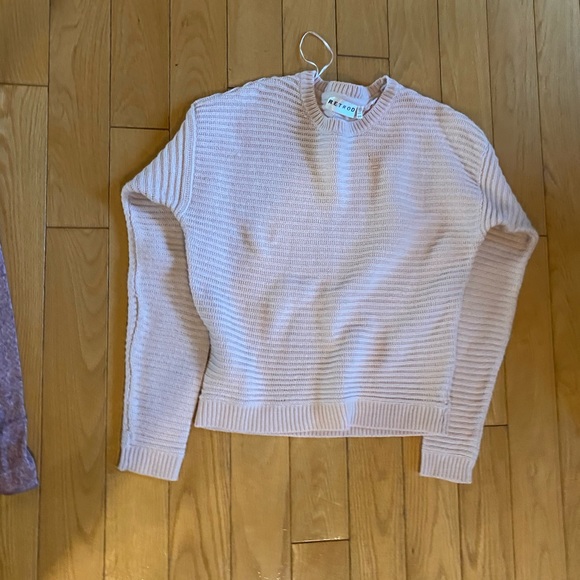 Long sleeve tops 15$/ item. - Picture 4 of 11